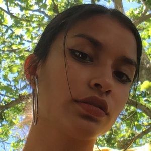 Meet your Posher, Rebeca